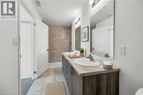 5 Hamilton Street North Waterdown ON L8B 2A4