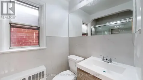451 Donlands Avenue Toronto (east York) ON M4J 3S4