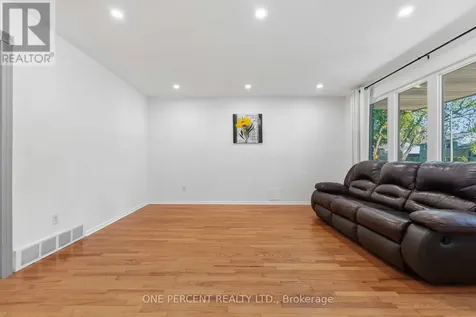 933 Kincaid Court Ottawa ON K1V 6N7