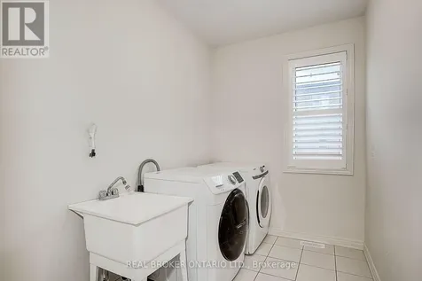 99 Henry Bauer Avenue Markham (berczy) ON L6C 0S3