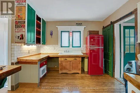 339 Greenfield Avenue Kitchener ON N2C 1E2