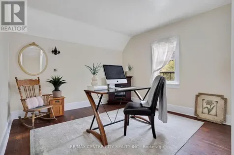 339 Greenfield Avenue Kitchener ON N2C 1E2