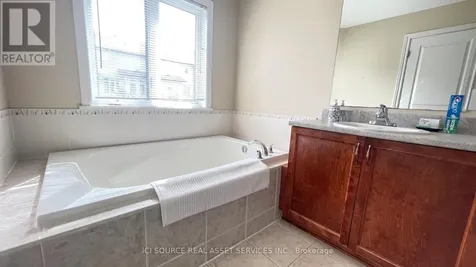 27 Torbec Avenue Ottawa ON K2T 0B6