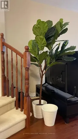 27 Torbec Avenue Ottawa ON K2T 0B6