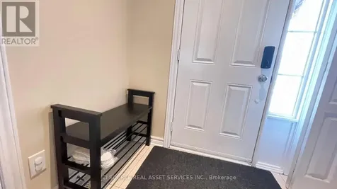 27 Torbec Avenue Ottawa ON K2T 0B6