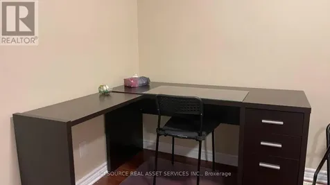 27 Torbec Avenue Ottawa ON K2T 0B6