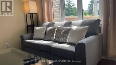 27 Torbec Avenue Ottawa ON K2T 0B6