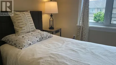 27 Torbec Avenue Ottawa ON K2T 0B6
