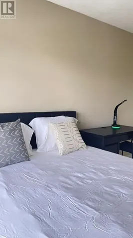 27 Torbec Avenue Ottawa ON K2T 0B6