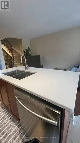 27 Torbec Avenue Ottawa ON K2T 0B6