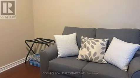 27 Torbec Avenue Ottawa ON K2T 0B6