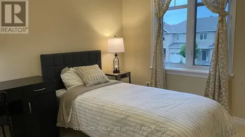 27 Torbec Avenue Ottawa ON K2T 0B6