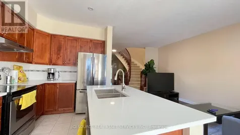 27 Torbec Avenue Ottawa ON K2T 0B6