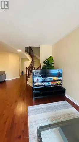 27 Torbec Avenue Ottawa ON K2T 0B6