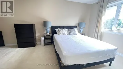 27 Torbec Avenue Ottawa ON K2T 0B6