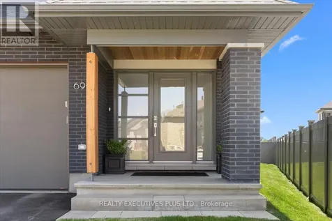 699 Honeydew Street Ottawa ON K1X 0K5