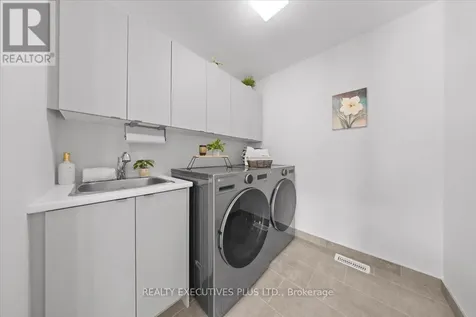699 Honeydew Street Ottawa ON K1X 0K5