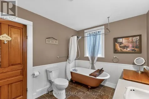 24 Centre Street St. Thomas ON N5R 2Z2