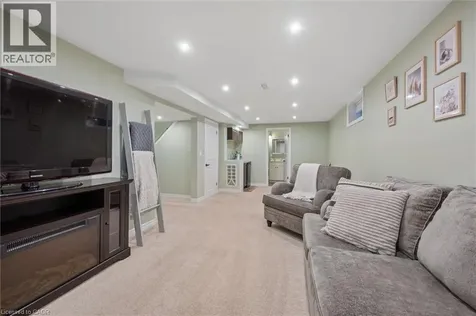 687 Champlain Boulevard Cambridge ON N1R 7Z8