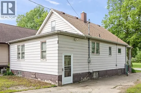 1718 Factoria Windsor ON N8Y 4R3