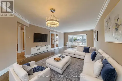 17 Forest Park Avenue Ottawa ON K2E 5A2