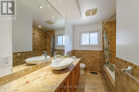17 Forest Park Avenue Ottawa ON K2E 5A2