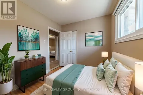 17 Forest Park Avenue Ottawa ON K2E 5A2