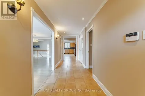 17 Forest Park Avenue Ottawa ON K2E 5A2