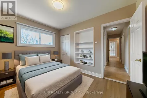 17 Forest Park Avenue Ottawa ON K2E 5A2