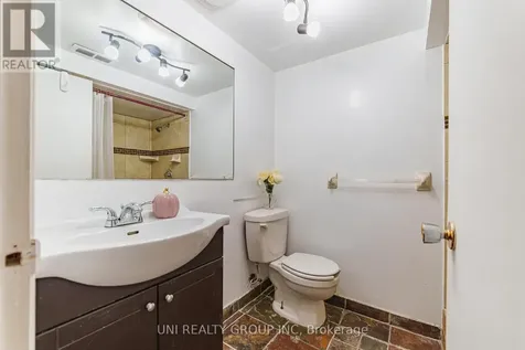 17 Forest Park Avenue Ottawa ON K2E 5A2