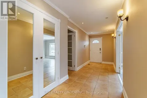17 Forest Park Avenue Ottawa ON K2E 5A2