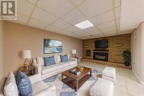 17 Forest Park Avenue Ottawa ON K2E 5A2