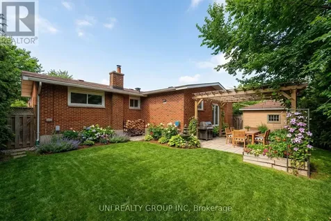 17 Forest Park Avenue Ottawa ON K2E 5A2