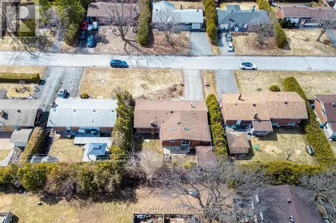 17 Forest Park Avenue Ottawa ON K2E 5A2