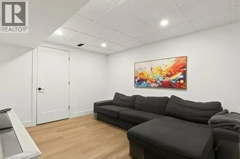 2192 Melissa Crescent Burlington ON L7P 4J7