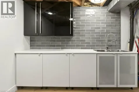 2192 Melissa Crescent Burlington ON L7P 4J7