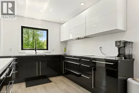 2192 Melissa Crescent Burlington ON L7P 4J7