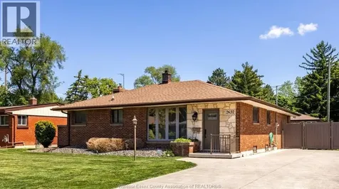 2632 Everts Avenue Windsor ON N9E 2V1