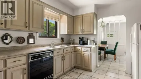 2632 Everts Avenue Windsor ON N9E 2V1
