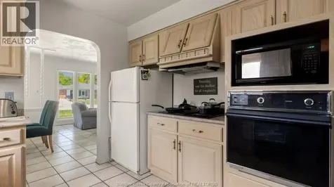 2632 Everts Avenue Windsor ON N9E 2V1