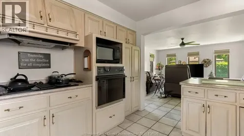 2632 Everts Avenue Windsor ON N9E 2V1