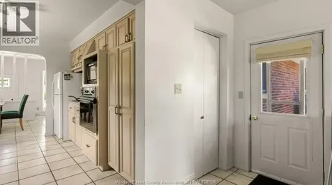 2632 Everts Avenue Windsor ON N9E 2V1