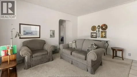 2632 Everts Avenue Windsor ON N9E 2V1