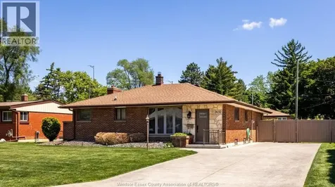 2632 Everts Avenue Windsor ON N9E 2V1