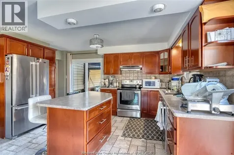 3185 Askin Windsor ON N9E 3J4