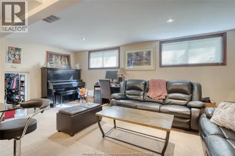 3185 Askin Windsor ON N9E 3J4