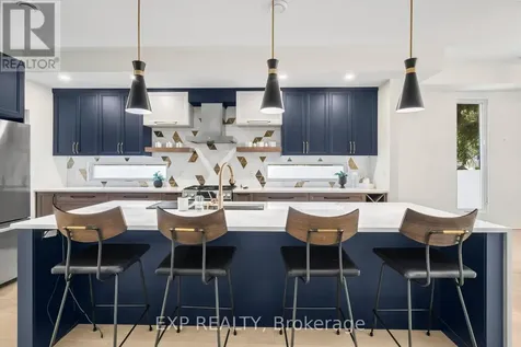 527 Broadhead Avenue Ottawa ON K1Z 5R9