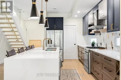 527 Broadhead Avenue Ottawa ON K1Z 5R9