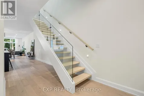 527 Broadhead Avenue Ottawa ON K1Z 5R9
