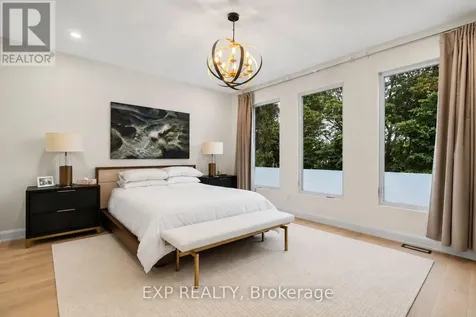 527 Broadhead Avenue Ottawa ON K1Z 5R9